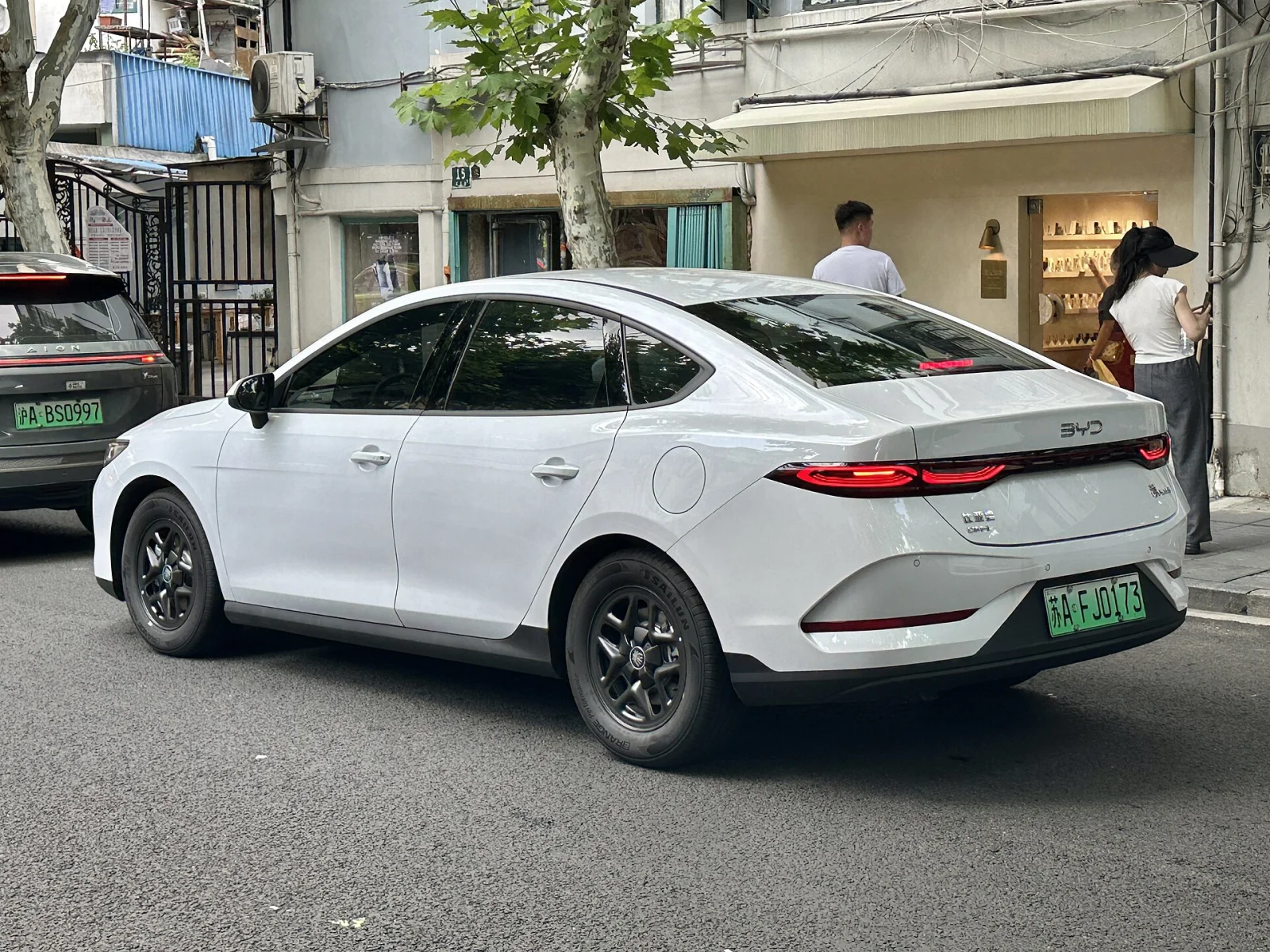 BYD Qin PLUS DM-i 2026 Model side profile showing 4,780 mm sedan proportions and alloy wheels